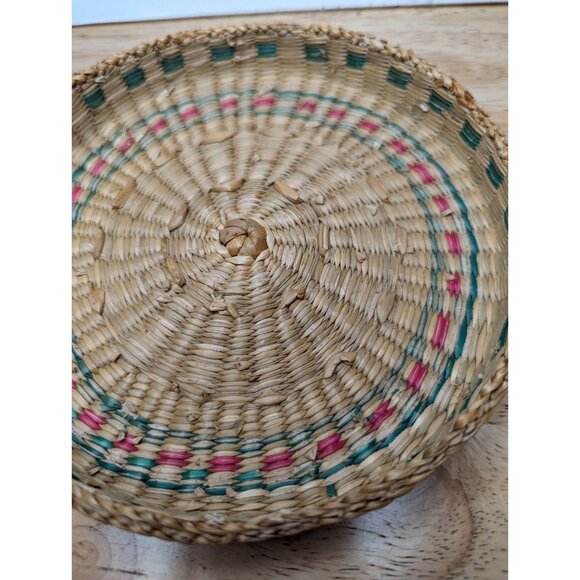 Small handwoven seagrass painted color lided handle basket 2 1/2 inch boho - Picture 8 of 9